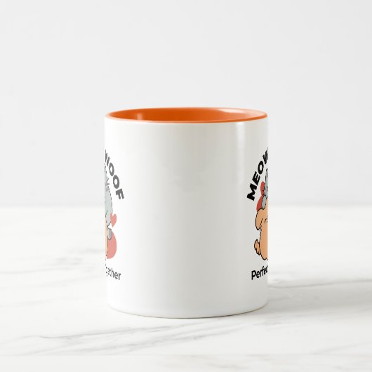 Adorable Cat and Dog Hug - Meow & Woof Design Zweifarbige Tasse (Mittel)
