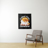 Adorable Cat Relaxen in der Sonne - Sommergäste Wandteppich (Beispiel)