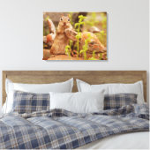 Adorable Chipmunk auf Statue Wrapped Canvas Leinwanddruck (Insitu (Schlafzimmer))