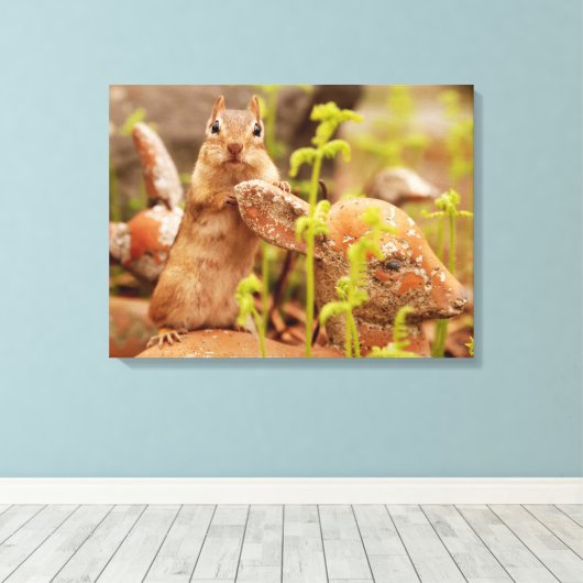 Adorable Chipmunk auf Statue Wrapped Canvas Leinwanddruck (Insitu (Holzboden))
