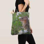 Adorable Chipmunk in Blume Tasche (Von Nahem)