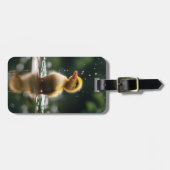 "Adorable Duckling im Regen Gepäckanhänger (Vorderseite horizontal)