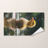 "Adorable Duckling im Regen Handtuch (Handtuch)