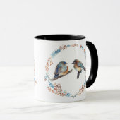 Adorable Eastern Bluebird Couple Floral Wreath Tasse (VorderseiteRechts)