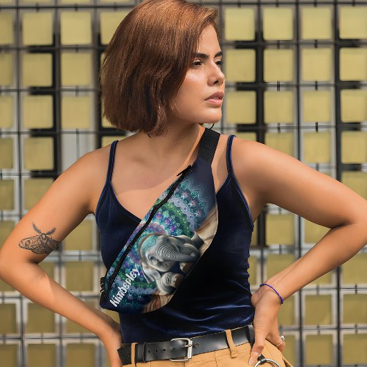 Adorable Elefant vor Mandala Hintergrund Bauchtasche