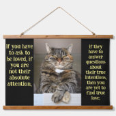 Adorable Feline Cat, die Sie ansieht Wandteppich Mit Holzrahmen (Vorne)