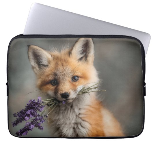 Adorable Fox Kit mit Lavendel-Blume Laptopschutzhülle (Vorderseite)