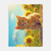 Adorable Ginger Kitten im Feld der Sonnenblumen Fleecedecke (Vorderseite)