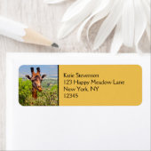 Adorable Giraffe, die seinen Kopf über den Bäumen (Insitu)