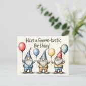 Adorable Gnome Birthday Illustration mit Balloons Postkarte (Stehend Vorderseite)