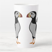 Adorable Horned Puffin Stehender Cartoon Milchtasse (Vorderseite)
