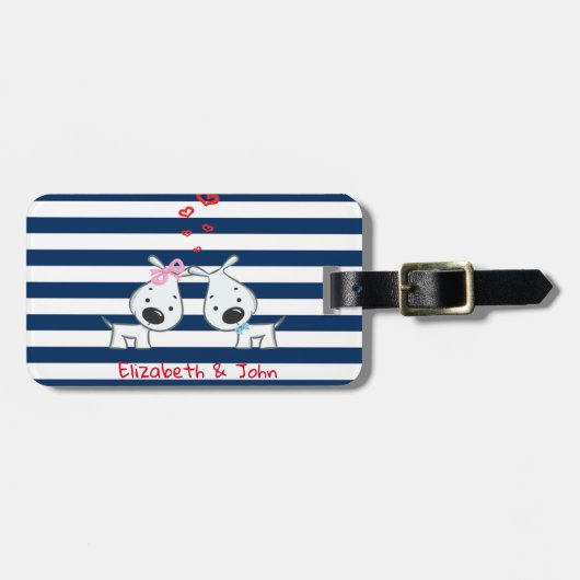 Adorable Hunde in Liebe auf gestreiftem Personalis Gepäckanhänger (Vorderseite horizontal)