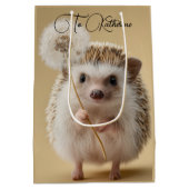Adorable Igel mit einem Löwenzahn Mittlere Geschenktüte (Rückseite)