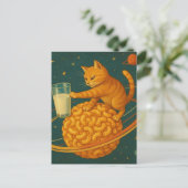 Adorable Ingwerkatze, die Milch vom Planeten abwir Postkarte (Stehend Vorderseite)