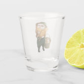 Adorable Katze mit Hen auf dem Bauernhof Schnapsglas (Rückseite)