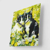 Adorable Katzen, die auf einem Feld von Milchprodu Quadratische Wanduhr (Winkel)