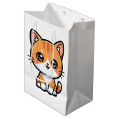 Adorable Kawaii Ginger Cat Cartoon Character Mittlere Geschenktüte (Vorderseite Schrägansicht)