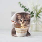 Adorable Kitten Eating Ramen Noodles Postkarte (Stehend Vorderseite)