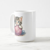 Adorable Kitten mit Ball of Yarn Niedlich Cat Kaffeetasse (Vorderseite Links)