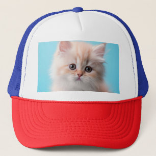 Adorable Kitten mit blauem Hintergrund Truckerkappe