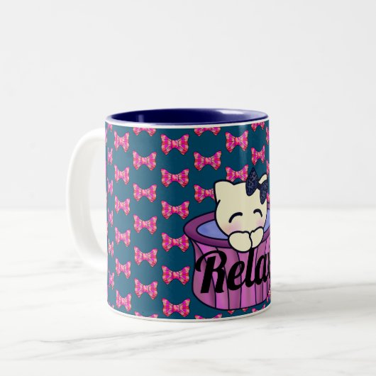 Adorable Kitty Cat Entspannen im Hübschen Pink Tea Zweifarbige Tasse (Vorderseite Links)