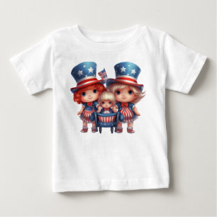 ADORABLE KLEINE MÄDCHEN IN ROT-WEISS-BLAU BABY T-SHIRT