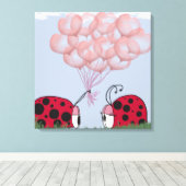 Adorable Ladybug mit Hübschem rosa Ballon Bouquet Leinwanddruck (Insitu (Holzboden))