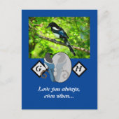 Adorable Magpie Looking Glass Monogram w Foto Einladungspostkarte (Vorderseite)