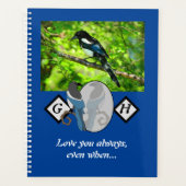 Adorable Magpie Looking Glass Monogram w Foto Planer (Vorderseite)