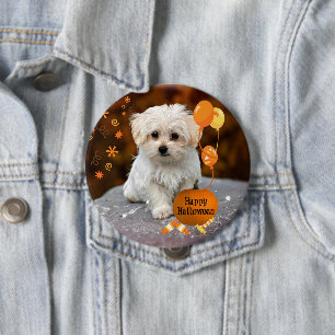 Adorable maltese Welpe feiert Halloween Button