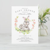 Adorable Mama & Baby Bunny Girls Babydusche Einladung (Stehend Vorderseite)