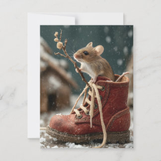 Adorable Maus in einem Miniaturboot im Schnee Postkarte