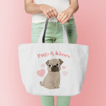 Adorable Mops Welpe "Möpsen and Kisses" Jumbo Stoffbeutel<br><div class="desc">Adorable Mops-Design mit einer süßen und lustigen Mops Welpe-Illustration. Dieses Design kann leicht mit Ihrem Wunschtext personalisiert oder verlassen werden.</div>