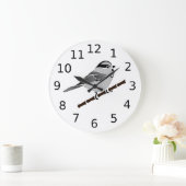 Adorable Mountain Chickadee Bird Illustriert Große Wanduhr (Zuhause)