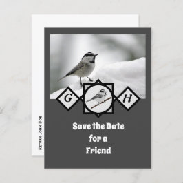 Adorable Mountain Chickadee Monogram Foto Einladungspostkarte