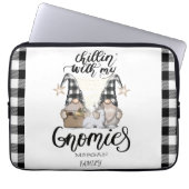 Adorable Niedlich Gnomes Black Buffalo Kariert Laptopschutzhülle (Vorderseite)