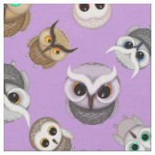 Adorable Owells auf Lila Muster Stoff (Nahaufnahme)