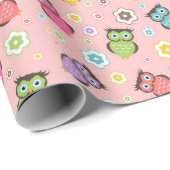 Adorable Owl and Floral Design Geschenkpapier (Rolleneckpunkt)