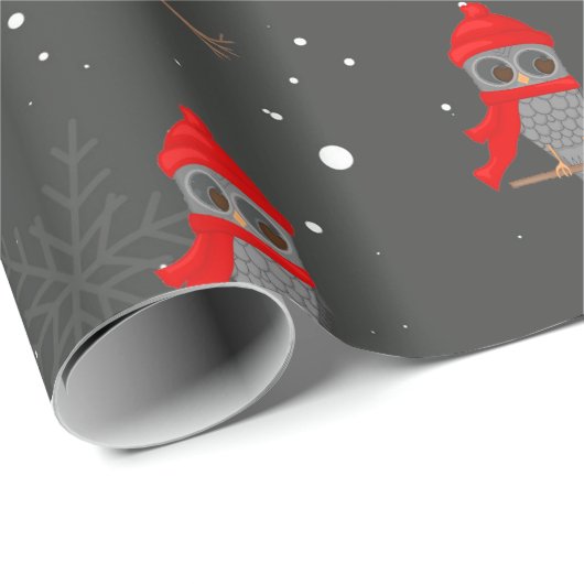 Adorable Owl auf dem Zweig wie Weihnachten des Wei Geschenkpapier (Rolleneckpunkt)