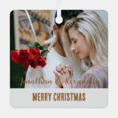 Adorable Pärchen Foto modern und elegant Ornament Aus Metall (Vorderseite)