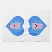 Adorable Pig mit einem blauen Herz im Hintergrund Geschirrtuch (Horizontal)