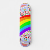 Adorable Pinguin Clown und Rainbow Skateboard (Vorne)