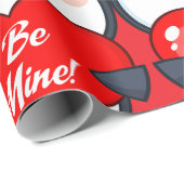 Adorable Pinguin Holding Be Mine Herz Geschenkpapier (Rolleneckpunkt)