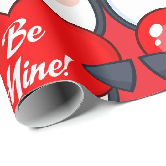 Adorable Pinguin Holding Be Mine Herz Geschenkpapier (Rolleneckpunkt)