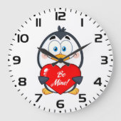 Adorable Pinguin Holding Be Mine Herz Große Wanduhr (Vorderseite)