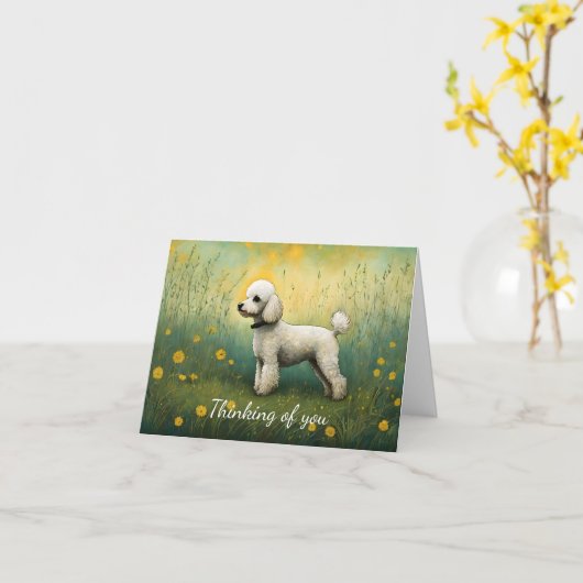 Adorable Poodle in der Wiese denken Sie Karte (Gelbe Blume)