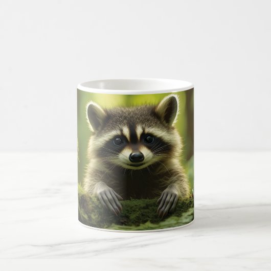 Adorable Raccoon und Frosch pinkeln über Mossy Log Kaffeetasse (Mittel)