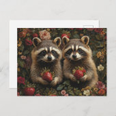 Adorable Raccoons mit Erdbeeren Postkarte (Vorne/Hinten)