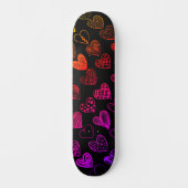 Adorable Rainbow Heart Scribble Zeichnend Skateboard (Vorderseite)