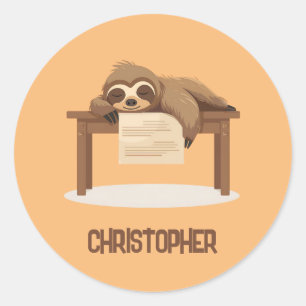 Adorable Sleepy Studium Sloth mit Kindername Runder Aufkleber